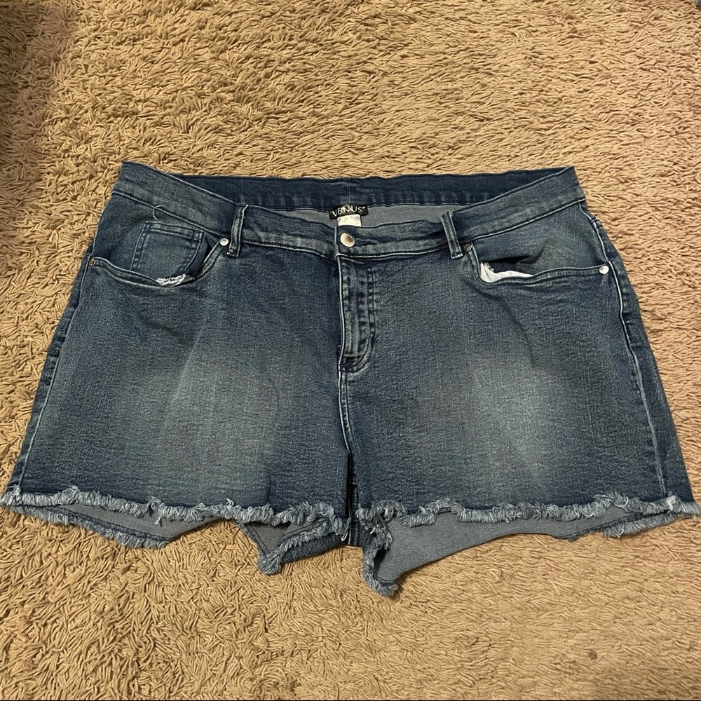Plus Sized jean shorts - Picture 1 of 3